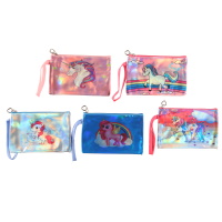 Porte monnaie pour enfants avec dessin de licorne en polyuréthane. 5 coloris différents, votre préférence en commentaire. Vendu à l'unité.