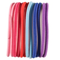 Lot de 12 élastiques pour cheveux en textile de couleur.