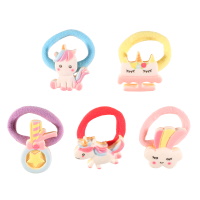 Lot de 5 élastiques pour cheveux pour enfants surmontés de licornes, nuage avec arc en ciel et d'une clé.