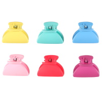 Lot de 6 mini-pinces crabes pour cheveux en plastique multicolore.