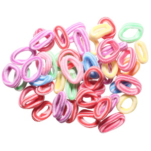 Lot de 50 mini élastiques pour cheveux en textile de couleur.