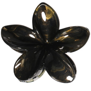 Pince crabe pour cheveux en forme de fleur en plastique noir tacheté.