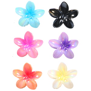 Pince crabe pour cheveux en forme de fleur en plastique de couleur. 6 coloris différents. Vendu à l'unité. votre préférence en commentaire.