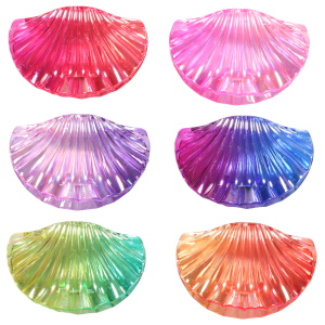 Pince crabe pour cheveux en forme de coquillage de couleur transparent. 6 coloris différents. Vendu à l'unité. Votre préférence en commentaire.