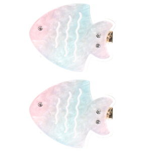 Lot de deux pinces plates en forme de poissons multicolores sertis de strass.