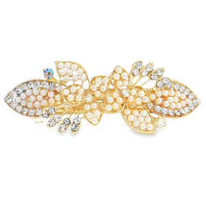 Élégante barrette en métal doré ornée de perles rondes cabochon. Ce bijou délicat allie le charme classique des perles à l'éclat chaleureux du doré, offrant une touche de sophistication discrète. Un accessoire raffiné pour sublimer votre tenue avec élégance.