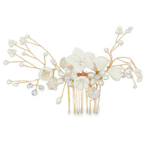 Sublime peigne orné de délicates perles nacrées et de fleurs blanches, monté sur une structure en métal doré. Cet accessoire de coiffure unique apportera une touche d'élégance et de raffinement à votre coiffure de mariée ou de soirée. Son design sophistiqué en fait un bijou parfait pour sublimer votre look.
