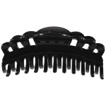 Pince crabe en plastique de couleur noire.