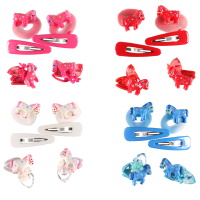 Set d'articles cheveux pour enfants composé de 2 clic-clacs en métal recouverts de plastique de couleur, 2 élastiques avec cheval en plastique de couleur et 2 élastiques avec cheval, fleur et cristal en forme de cœur en plastique de couleur. 4 coloris différents selon arrivage. Vendu à l'unité. Vous pouvez mettre votre préférence de coloris en commentaire.