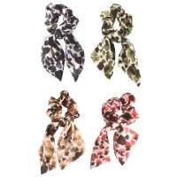 Chouchou élastique pour cheveux en forme de foulard noué en textile de couleur avec motifs. 4 coloris différents. Vendu à l'unité.