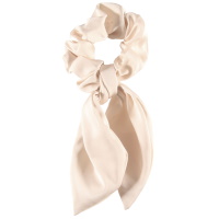 Chouchou élastique pour cheveux en forme de foulard noué en textile satiné de couleur.