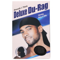 Bandana Du-Rag ou Durag en polyester de couleur noire. 
L’usage d’un durag permet de préserver l'hydratation tout en comprimant les cheveux et en les maintenant en place. Parfait pour aplatir et maintenir la coifure wave.