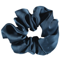 Chouchou élastique pour cheveux en textile satiné de couleur bleue.
