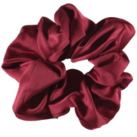 Chouchou élastique pour cheveux en textile satiné de couleur rouge.