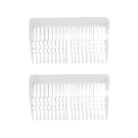 Lot de 2 peignes pour cheveux en plastique transparent.