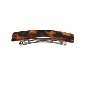 Barrette pour cheveux en métal argenté et en matière synthétique de couleur marron tachetée.