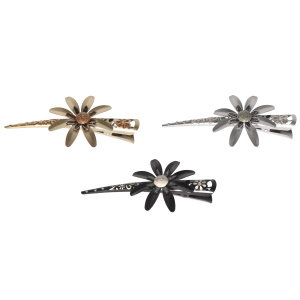 Pince en métal peint surmontée d'une fleur et de motifs en émail et de strass. 3 coloris différents. Vend à l'unité. Votre préférence en commentaire.