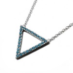 Collier Triangle en argent 925/000 rhodié et pierres d'imitation turquoise.