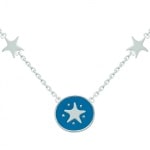 Collier avec étoiles et pastille motif étoile en argent 925/000 rhodié et émail de couleur bleue.