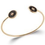 Bracelet jonc ouvert avec deux médaillons au motif d'étoiles en plaqué or 18 carats et émail de couleur noire.