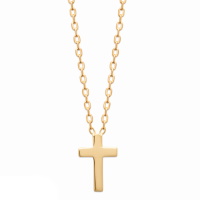 Collier composé d'une chaîne et d'un pendentif en forme de croix en plaqué or jaune 18 carats. Fermoir mousqueton avec anneaux de rappel à 40, 42 et 45 cm.