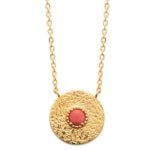 Collier avec pendentif en plaqué or et pierre synthétique couleur corail.