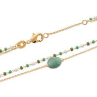 Bracelet double rangs composé d'une chaîne en plaqué or 18 carats avec une véritable pierre aventurine et une chaîne en plaqué or 18 carats avec des perles de miyuki. Fermoir mousqueton avec anneaux de rappel à 17 et 19 cm. L'aventurine apporte tranquillité intérieure et dissout la mélancolie. Elle renforce le contrôle de soi, rend son possesseur généreux et fidèle.