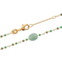 Bracelet en plaqué or 18 carats avec perles de miyuki surmonté d'une véritable pierre aventurine. Fermoir mousqueton avec anneaux de rappel à 17.5 et 19.5 cm. L'aventurine apporte tranquillité intérieure et dissout la mélancolie. Elle renforce le contrôle de soi, rend son possesseur généreux et fidèle.