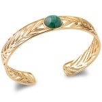 Bracelet branche et feuilles en plaqué or 18 carats et pierre malachite sertie clos de forme ronde. La malachite incarne la renaissance spirituelle. Elle favorise la capacité de persuasion et amplifie les énergies positives. C'est une pierre de protection contre la négativité, qui aide à lutter contre ses peurs et angoisses.