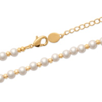 Bracelet composé d'une chaîne boules en plaqué or jaune 18 carats et perles d'imitation. Fermoir mousqueton avec 2 cm de rallonge.