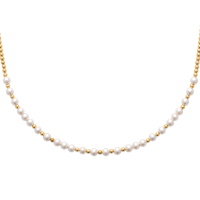 Collier composé d'une chaîne et boules en plaqué or jaune 18 carats et perles d'imitation. Fermoir mousqueton avec 3 cm de rallonge.