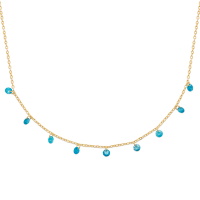 Collier composé d'une chaîne en plaqué or jaune 18 carats et des pampilles en pierres synthétiques de couleur bleue. Fermoir mousqueton avec 5 cm de rallonge.