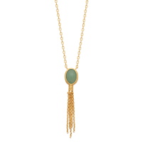 Collier composé d'une chaîne en plaqué or jaune 18 carats et d'un pendentif ovale serti d'une véritable pierre d'aventurine avec des franges en plaqué or jaune 18 carats.
Fermoir mousqueton avec anneaux de rappel à 40, 42 et 45 cm.