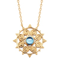 Collier composé d'une chaîne et d'un pendentif aux motifs de rosace en plaqué or jaune 18 carats surmonté d'un oxyde de zirconium de couleur bleue sertie clos Fermoir mousqueton avec anneaux de rappel à 40, 42 et 45 cm.