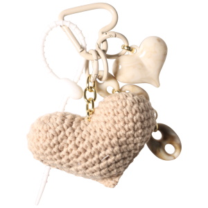 Porte-clés fantaisie composé d'un mousqueton en forme de cœur, d'une chaîne maille grains de café, d'un cœur marron et d'un cœur en textile.