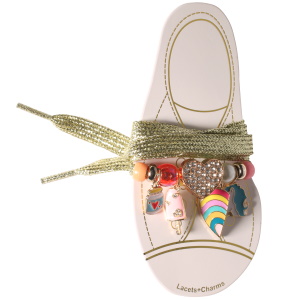 Lacets de couleur avec des charm's divers glace, licorne et cœur.