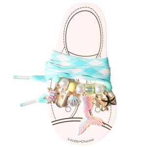Lacets de couleur avec des charm's divers tortue de mer, sirène, étoile de mer, coquillage et hippocampe.