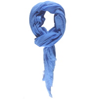 Foulard gaufré rectangle effet froissé en 30% coton et 70% viscose.