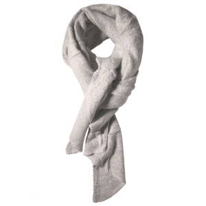 Foulard en 50 % viscose et 50 % laine.