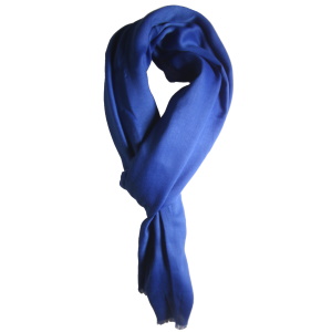 Foulard rectangulaire en 50% viscose et 50% coton.