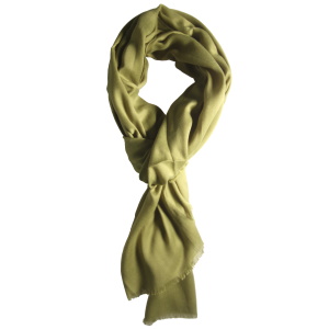 Foulard rectangulaire en 50% viscose et 50% coton de couleur vert.