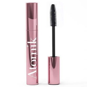 Mascara Atomik noir. Ce mascara apporte volume, longueur et courbe pour un regard intensément sexy. Brosse silicone qui évite les paquets. Formule soin, hydrate et protège les cils. Pour des cils au volume spectaculaire, un regard atomique !