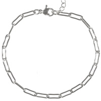 Bracelet composé d'une chaîne en acier argenté. Fermoir mousqueton avec 4 cm de rallonge.