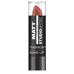 Rouge à lèvres de couleur pour une finition matte.
