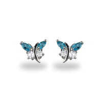 Boucles d'oreilles puces en forme de papillon en argent 925/000 rhodié serties d'oxydes de zirconium blanc et de pierres aqua marine.