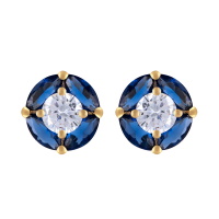 Boucles d'oreilles puces de forme ronde en plaqué or jaune 18 carats pavées d'une pierre d'imitation saphir et surmontées d'un oxyde de zirconium blanc serti 4 griffes.