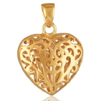 Pendentif en forme de cœur avec motifs ajourés en plaqué or jaune 18 carats.