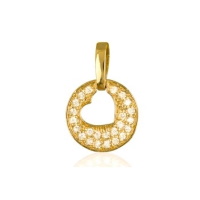 Pendentif rond avec cœur ajouré en plaqué or jaune 18 carats pavé d'oxydes de zirconium blancs.