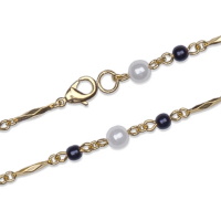 Bracelet composé d'une chaîne en plaqué or jaune 18 carats, de perles de couleur noire et de perles d'imitation.