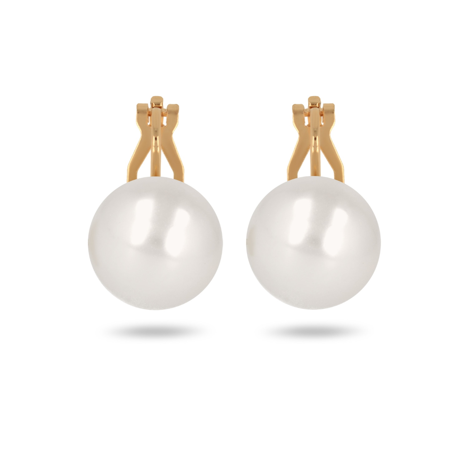 Boucles d'oreilles pendantes fermoir clip en plaqué or jaune 18 carats surmontées d'une perle de Majorque d'imitation de couleur blanche. Boule Pendantes Perle  Adolescent Adulte Femme Fille Indémodable 